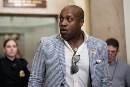 Congress Votes Against Blocking Venezuela War After Stalling for Tardy GOP Rep