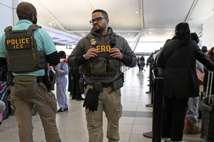 How to Keep ICE Agents Out of Your Devices at Airports